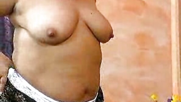 O fetiță asiatică sexy i-a cerut unui nou prieten să-l facă fără prezervativ