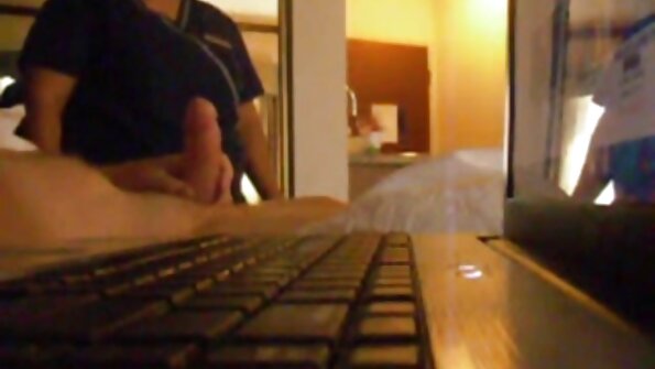 Roxxy Renay îl întâlnește pe Bruno și are o șansă norocoasă să fii plătită pentru sex