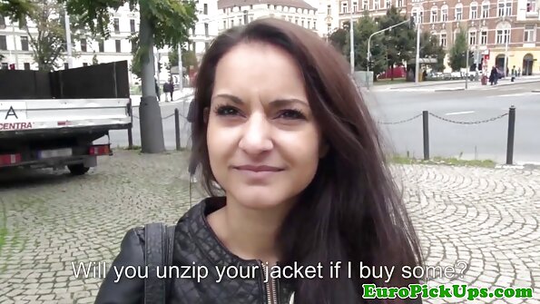 Maraton sexual al unei fetițe frumoase cu păr deschis și iubit